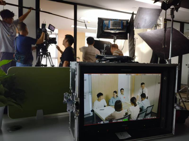 宜阳县TVC拍摄公司：科技产品视觉化大师，诠释未来感与功能美学